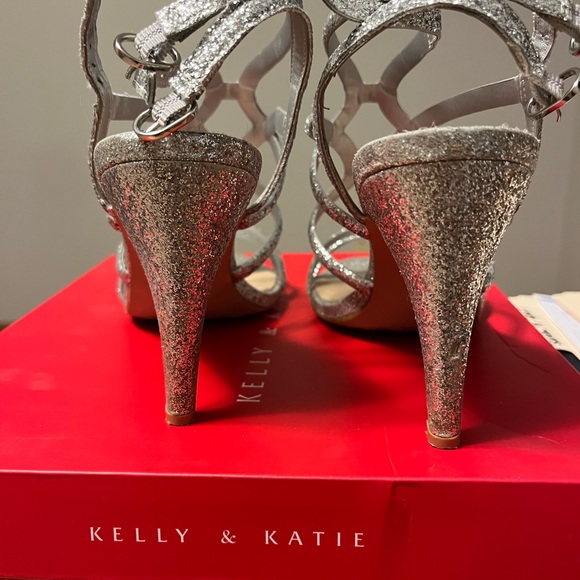 Kelly & Katie Jazlyn Sandal - Picture 2 of 5